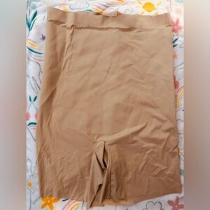Cacique High-Waist Thigh Shaper Short.‎ NWOT